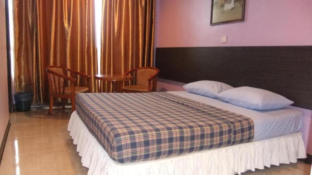 Lavender Hotel *